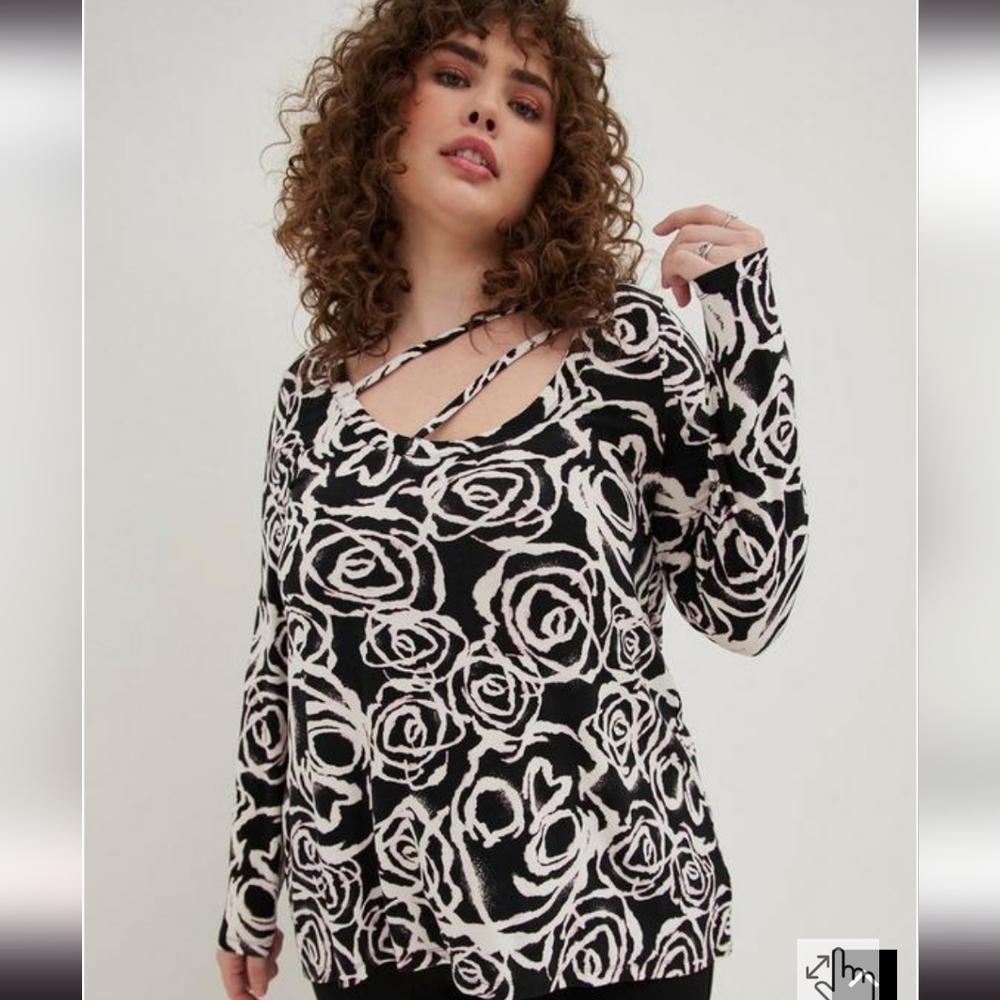 LoveSick Strappy Hi-Lo Tee - Super Soft Black Spray Paint Skulls